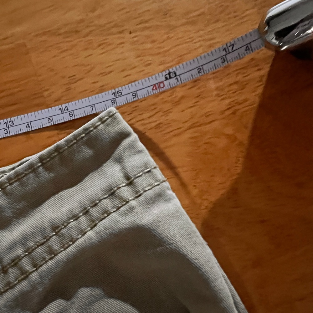 Levi’s Capri - Picture 3 of 10